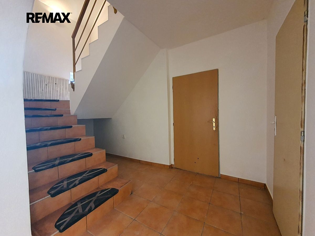 Prodej rodinného domu 257 m², pozemek 830 m² – fotografie 5