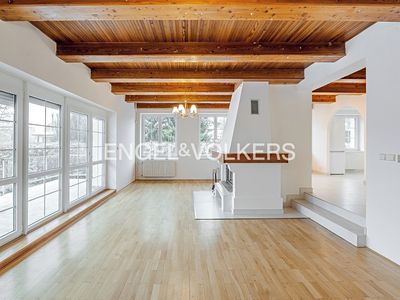 Pronájem rodinného domu 350 m², pozemek 761 m²
