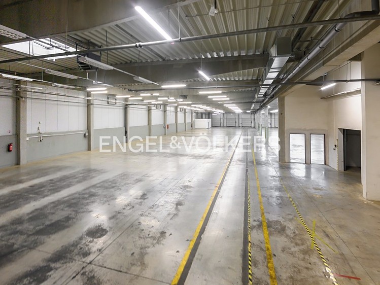 Pronájem komerčního prostoru, 3 527 m² (10 z 15)