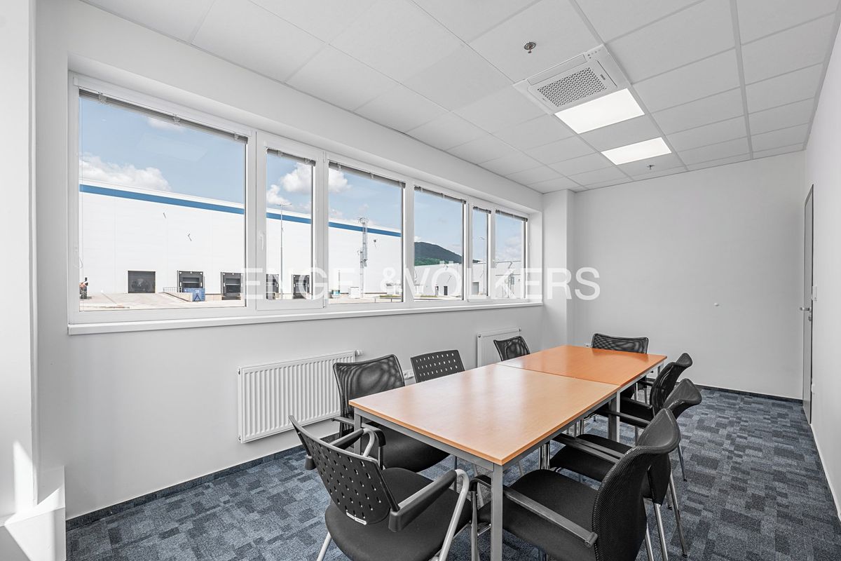 Pronájem skladového prostoru 4200 m² – fotografie 5
