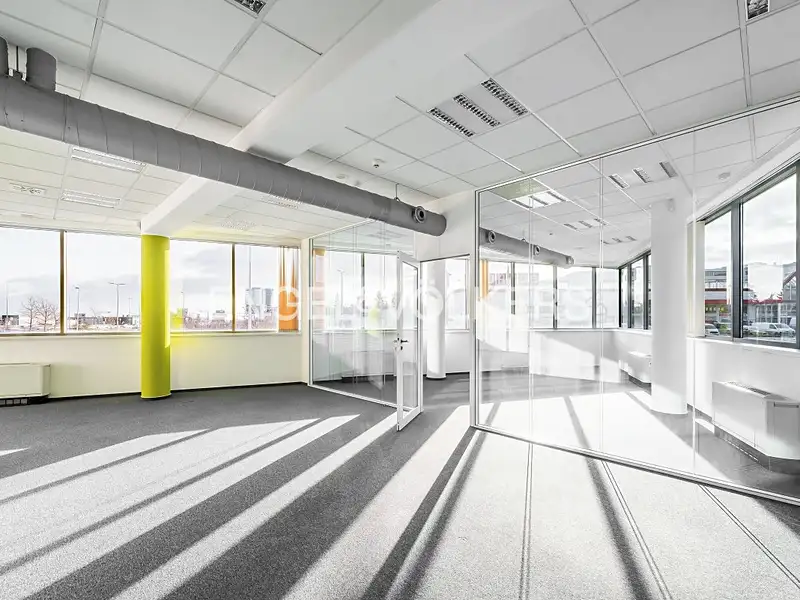 Pronájem kanceláře 974 m², Praha – náhled fotky 2