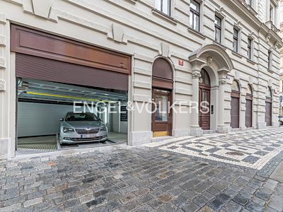 Pronájem garážového stání 10 m²