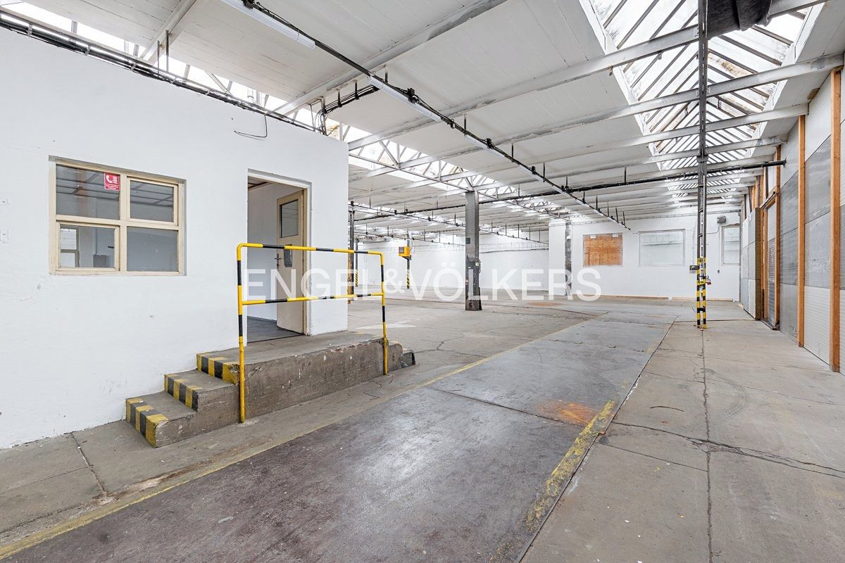Pronájem skladového prostoru 1195 m² – fotografie 3
