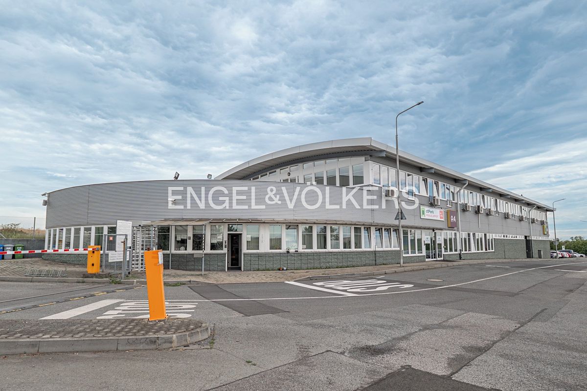 Pronájem skladového prostoru 4500 m²