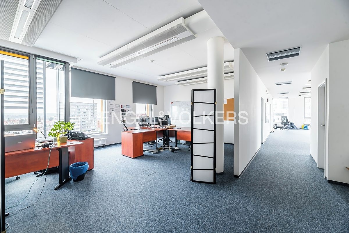 Pronájem kanceláře 531 m² – fotografie 3