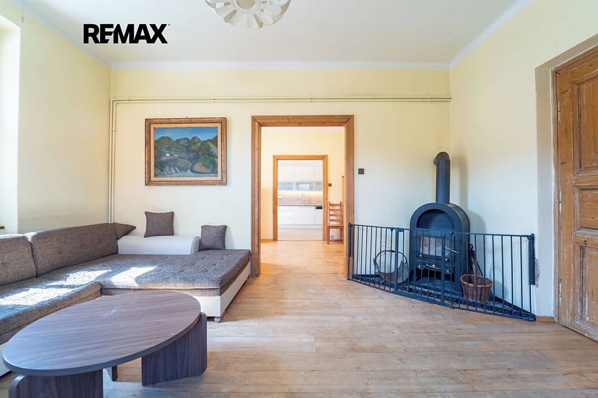 Prodej rodinného domu 220 m², pozemek 312 m² – fotografie 2
