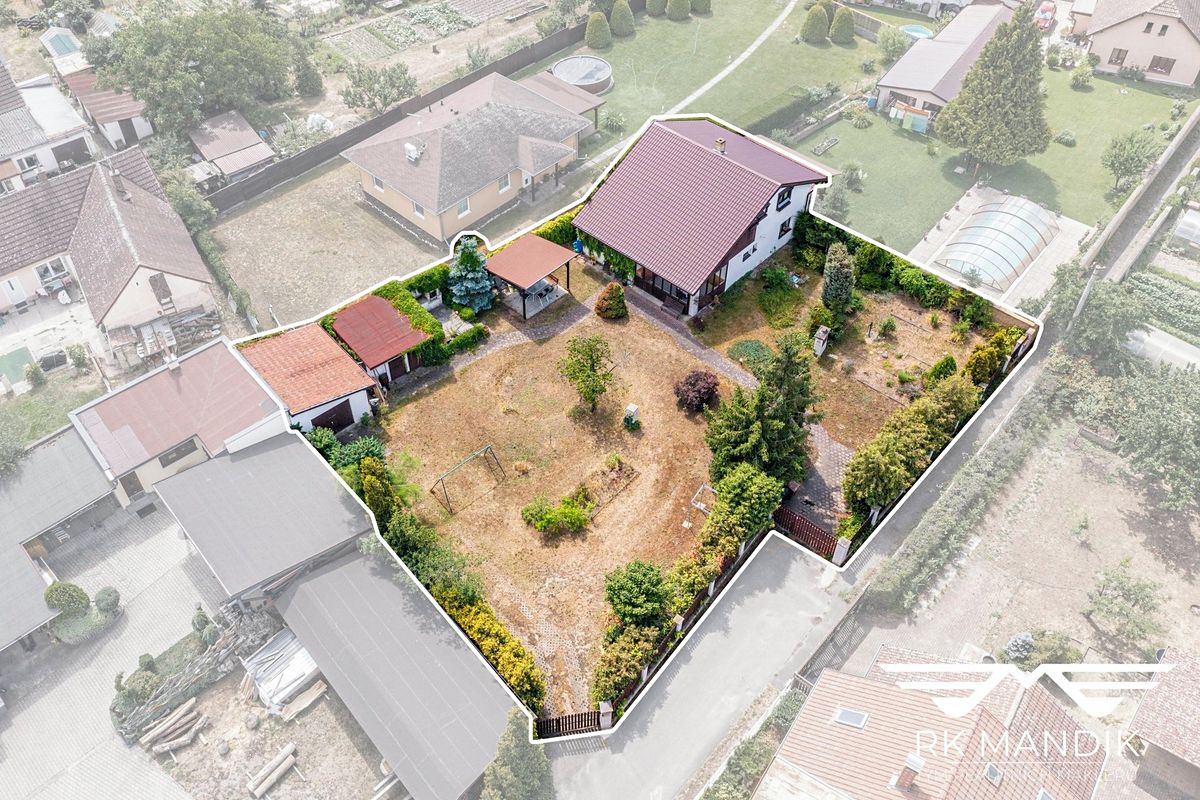Prodej rodinného domu 132 m², pozemek 1004 m² – fotografie 2
