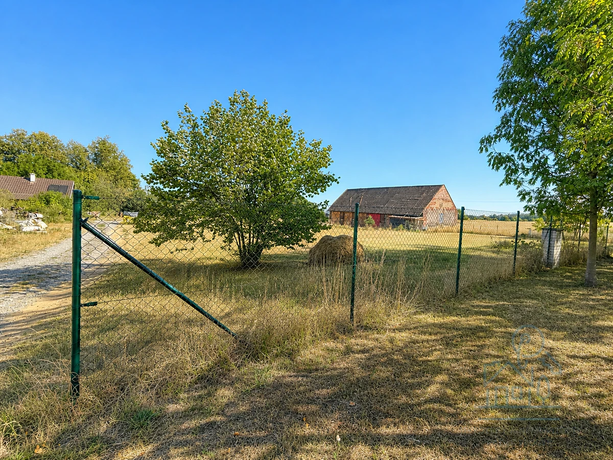 Prodej stavebního pozemku 1245 m²  Bystřice - Radošovice