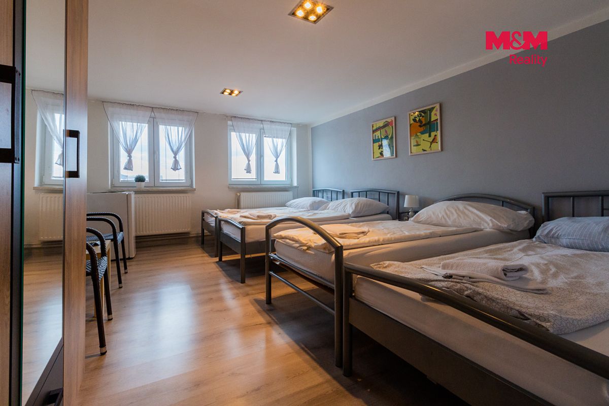 Prodej rodinného domu 1355 m², pozemek 1236 m² – fotografie 4