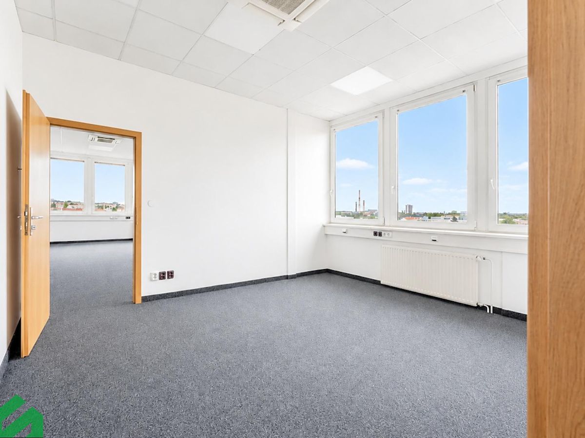 Pronájem kanceláře 38 m² – fotografie 2