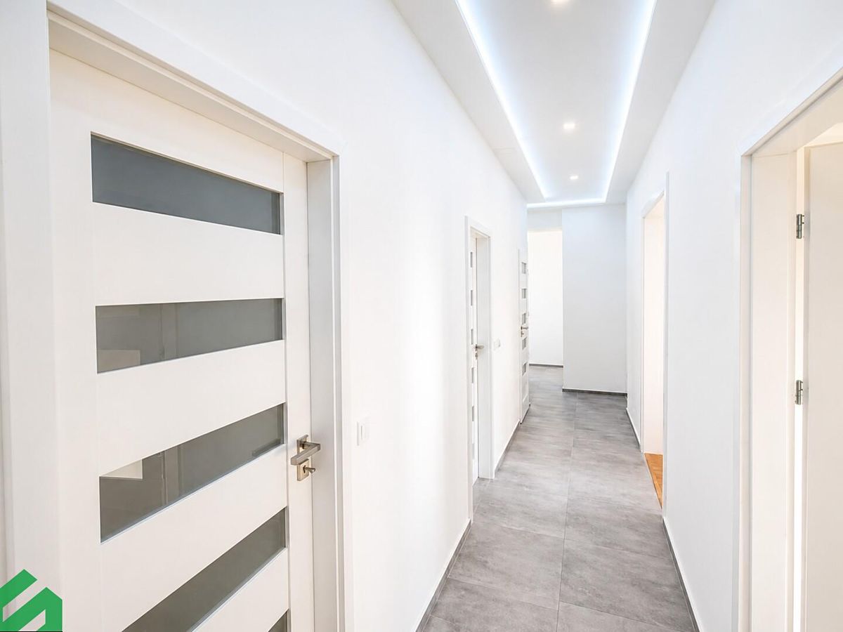 Pronájem bytu 4+kk 104 m² – fotografie 3
