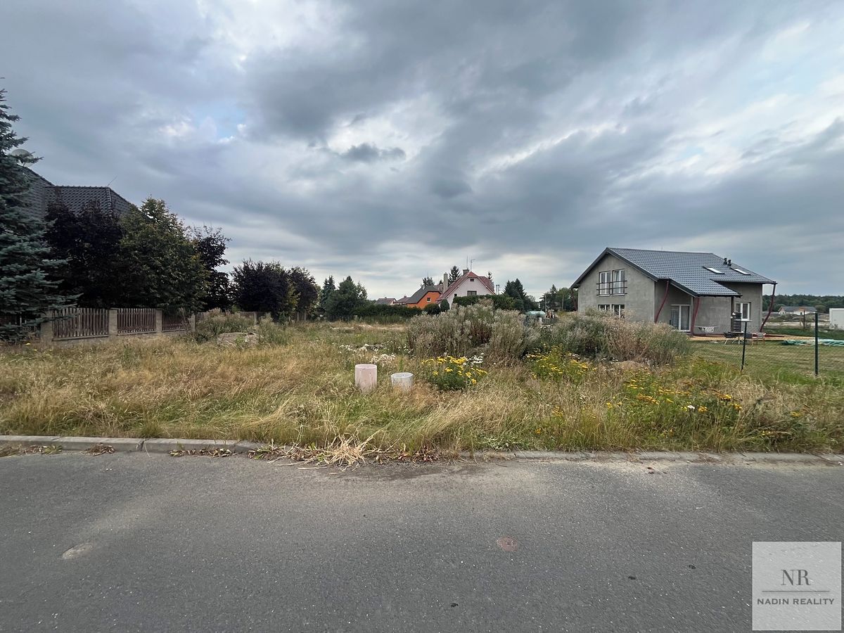 Prodej stavebního pozemku 910 m² – fotografie 3