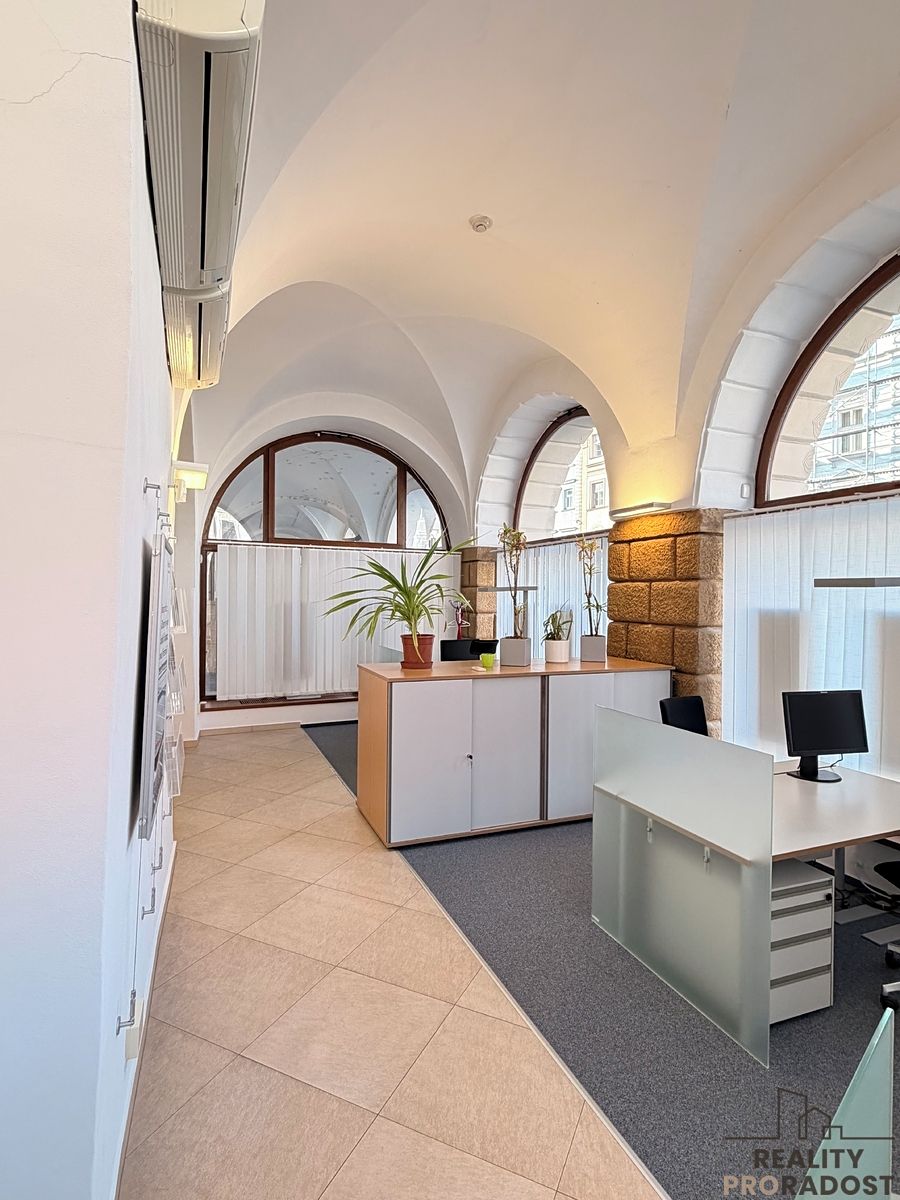 Pronájem kanceláře 204 m² – fotografie 3