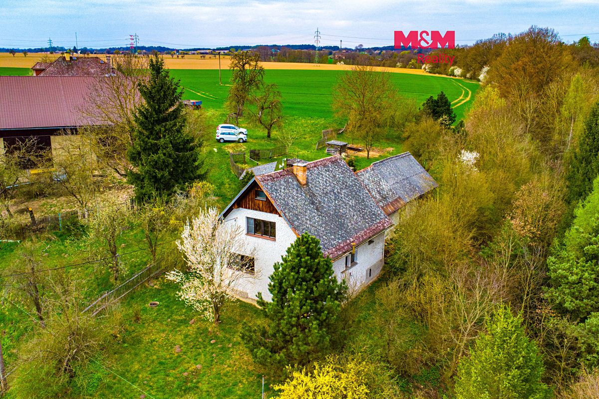 Prodej rodinného domu 100 m², pozemek 13296 m²