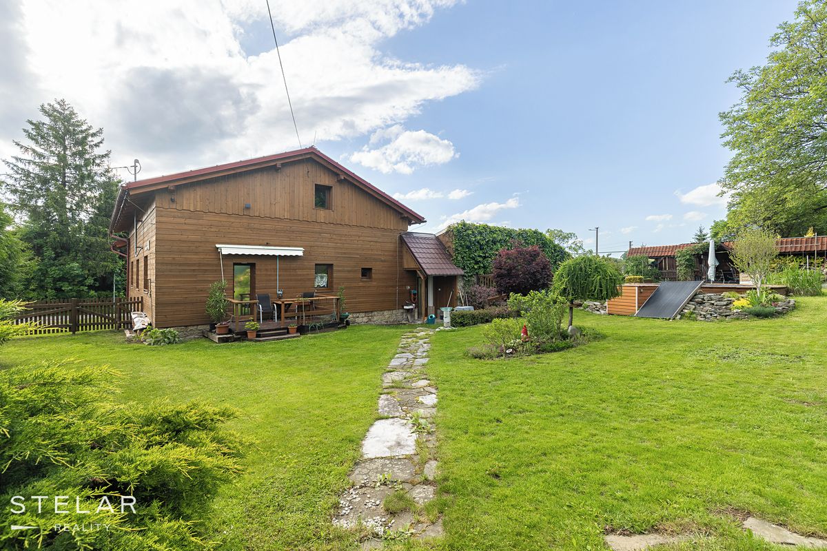 Prodej rodinného domu 300 m², pozemek 1000 m² – fotografie 2