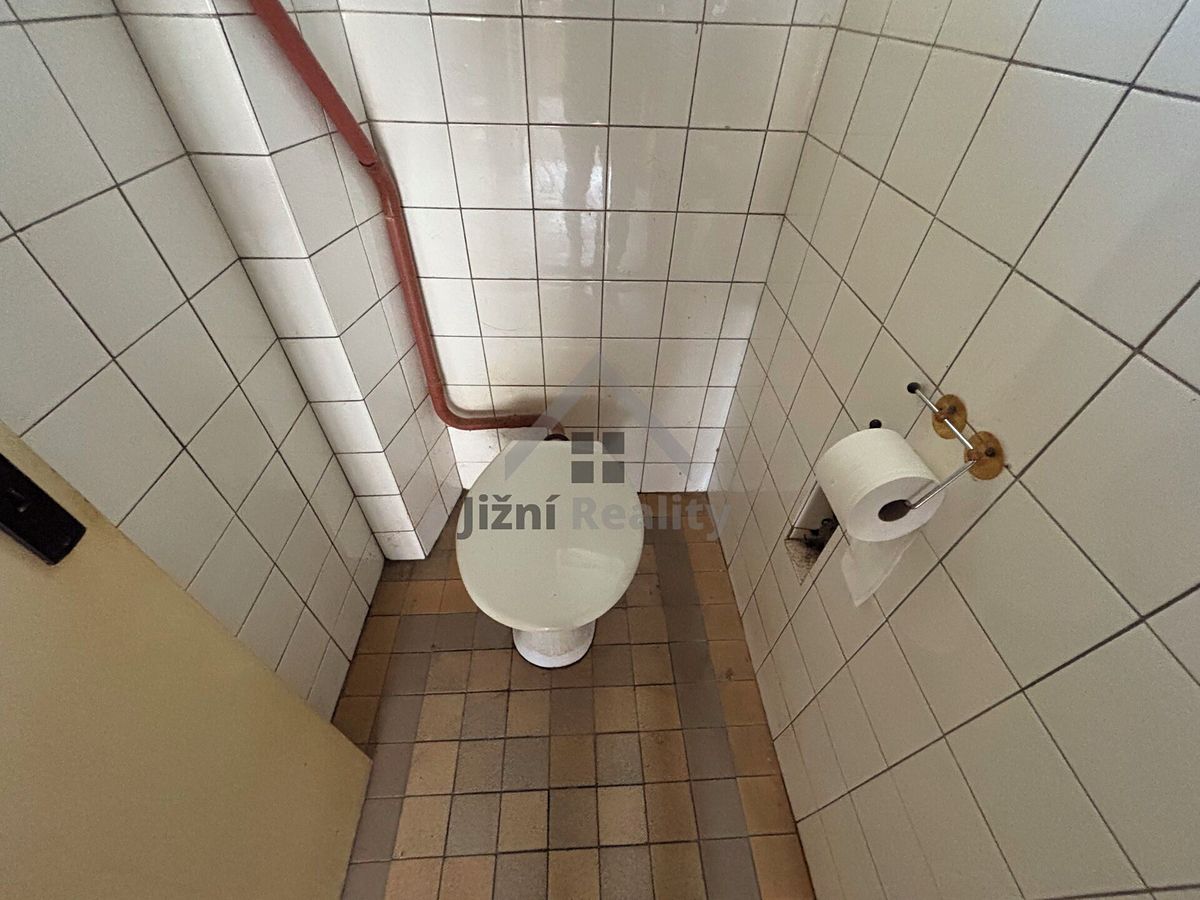 Prodej rodinného domu 200 m², pozemek 1379 m² – fotografie 5