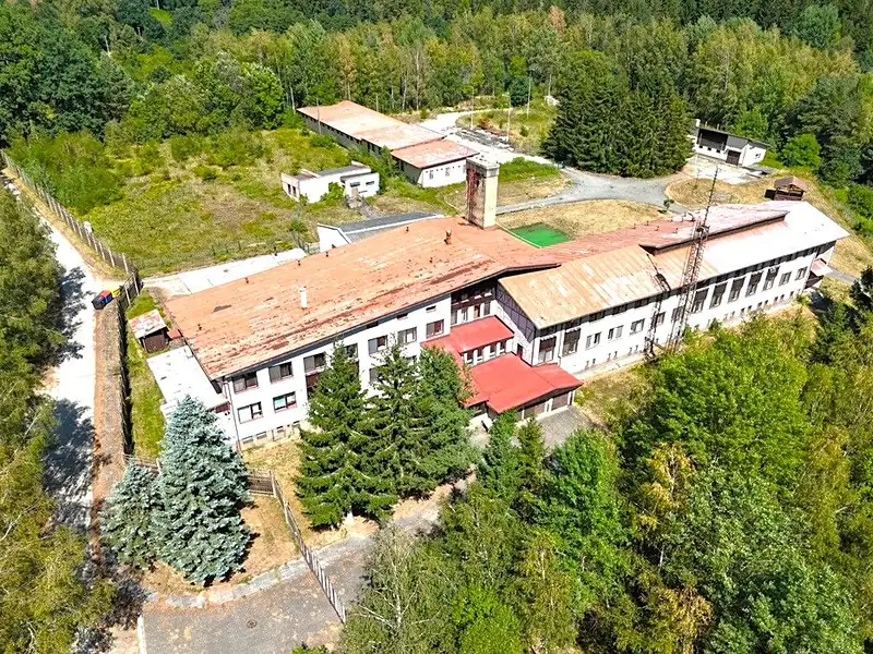 Prodej ubytovacího zařízení 2900 m², Libá – náhled fotky 2