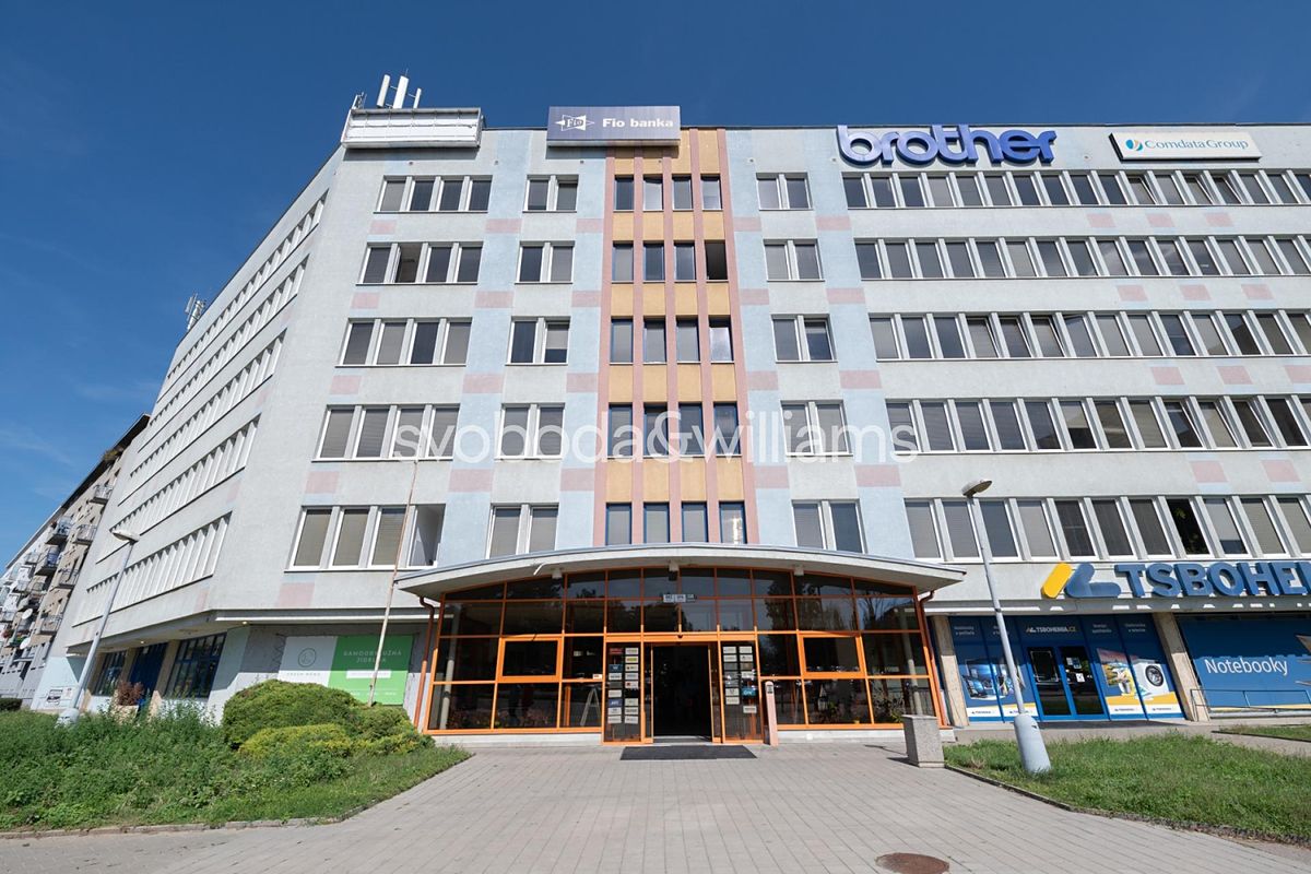 Pronájem kanceláře 292 m²