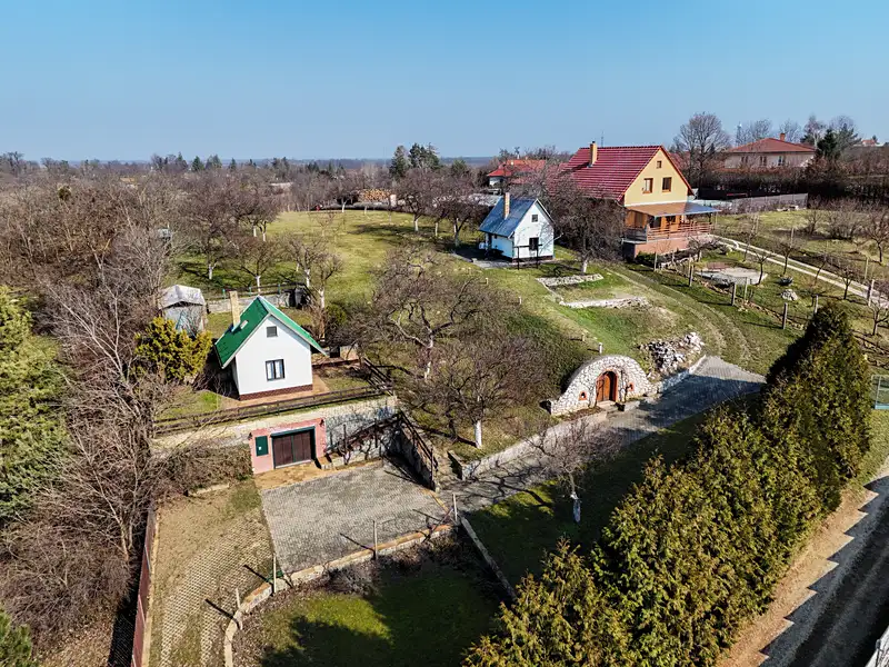 Prodej stavebního pozemku 3600 m², Valtice – náhled fotky 1