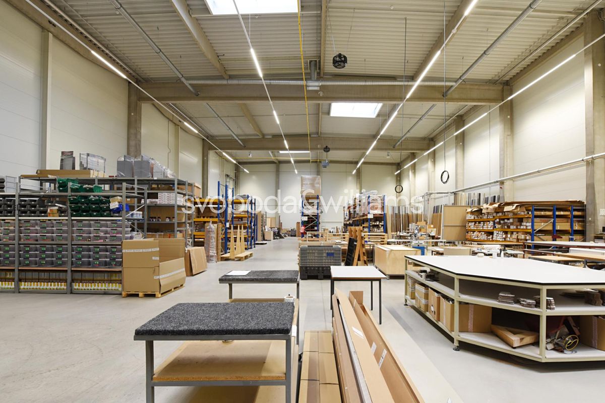 Pronájem výrobní haly, prostoru 3253 m²