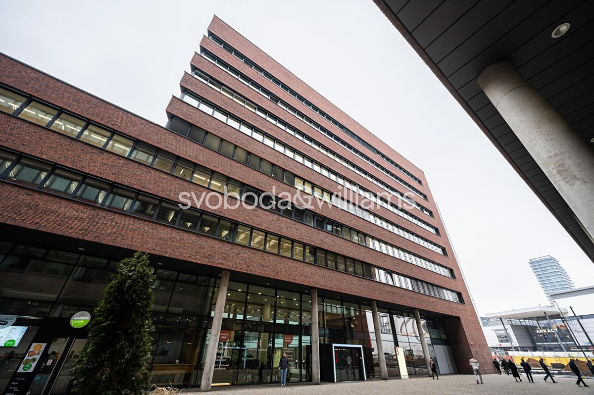 Pronájem kanceláře 568 m²