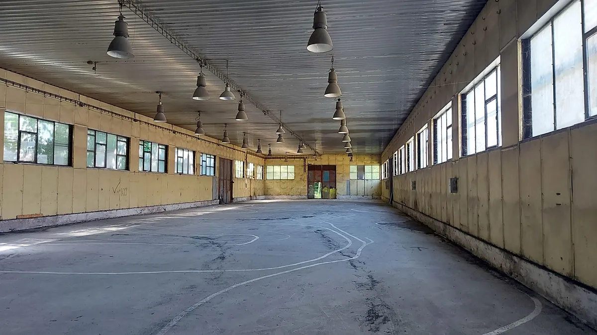 Pronájem skladového prostoru 912 m²