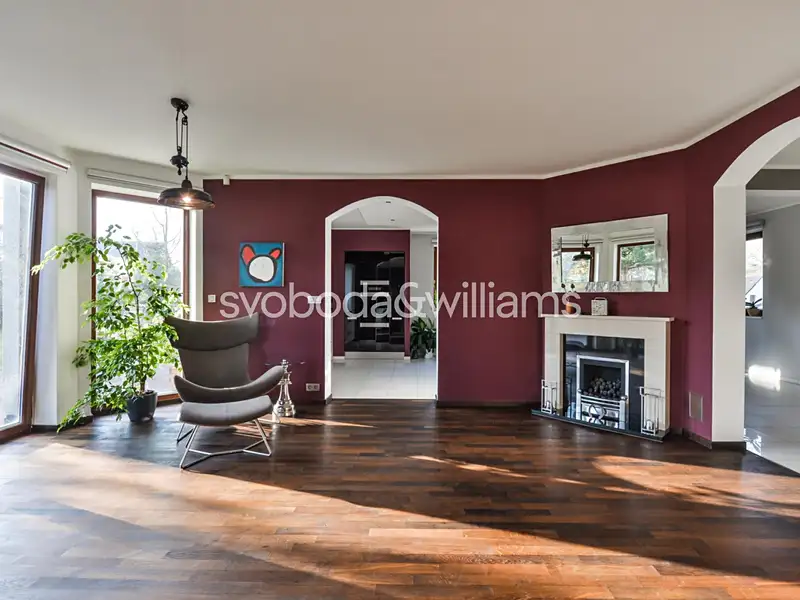 Pronájem rodinného domu 260 m², pozemek 821 m², Praha – náhled fotky 1