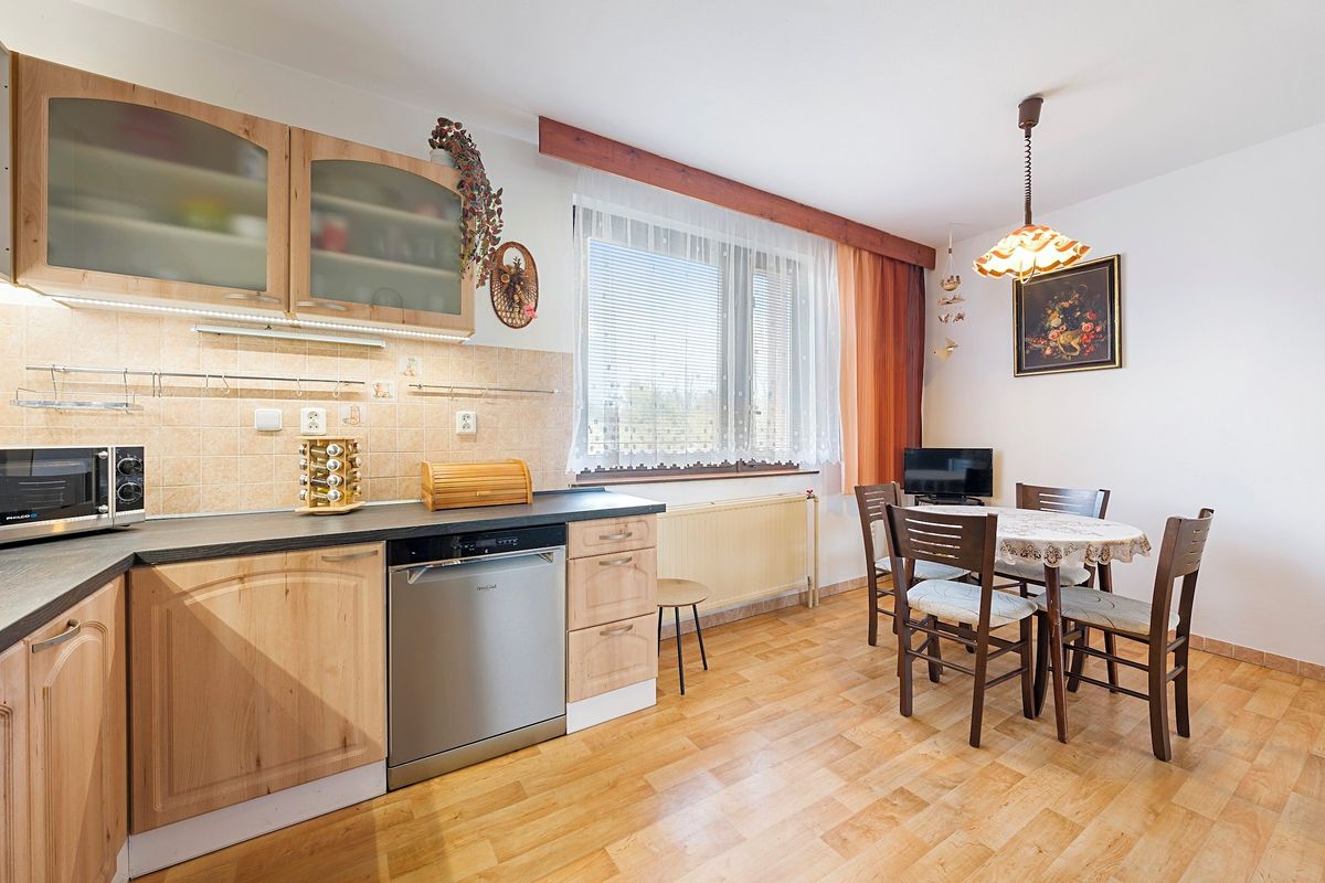 Prodej rodinného domu 301 m², pozemek 704 m² – fotografie 5