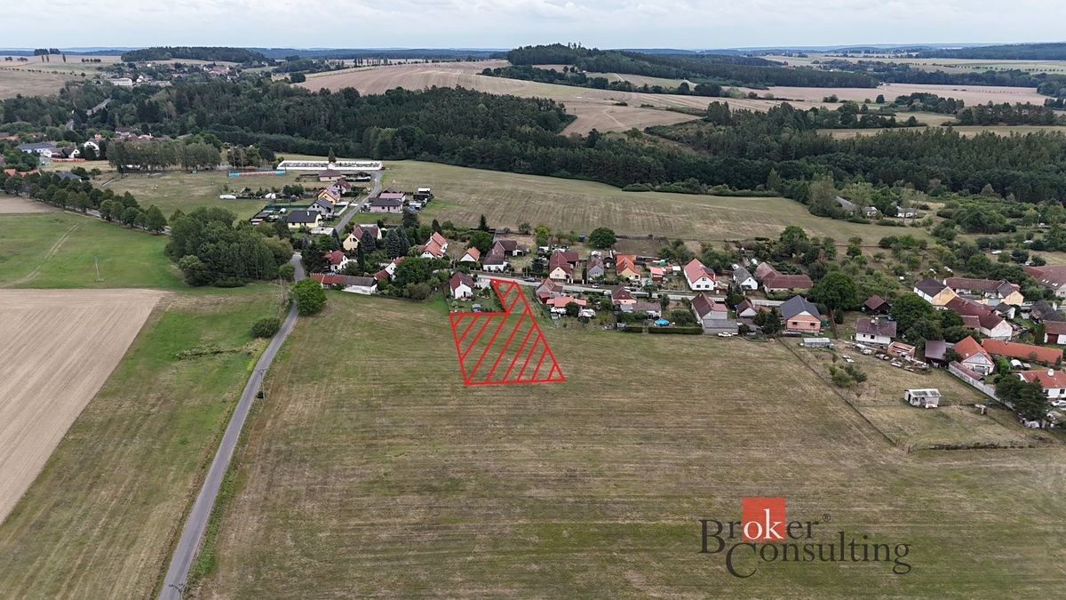 Prodej stavebního pozemku 2108 m², Slabčice – fotka 1 z 3