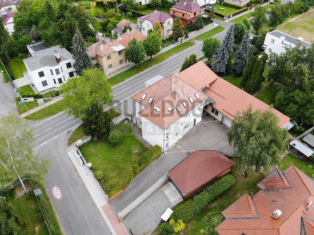 Prodej rodinného domu 672 m², pozemek 926 m²