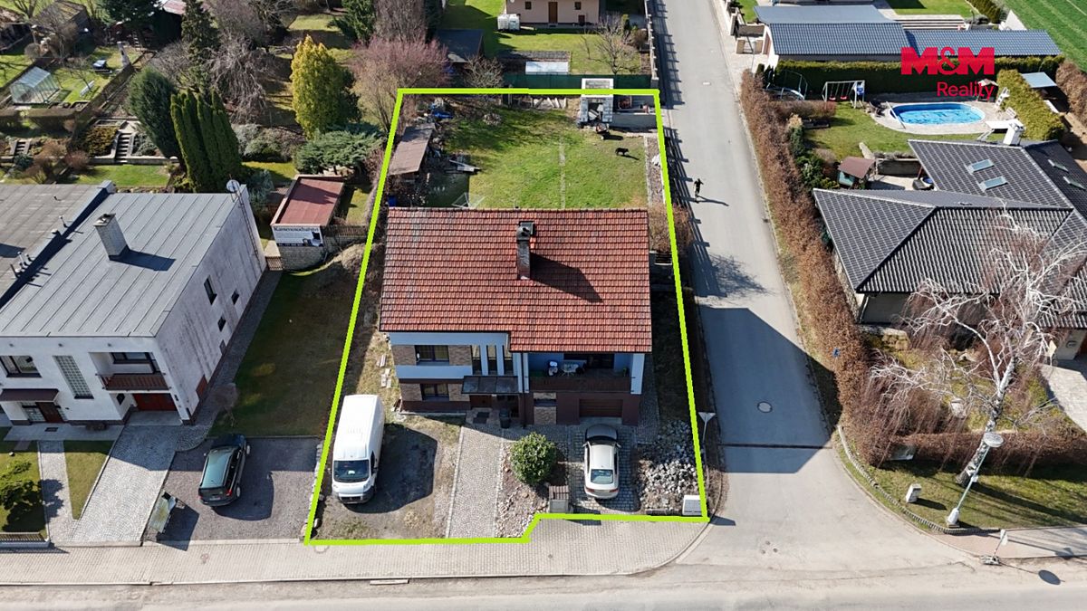 Prodej rodinného domu 302 m², pozemek 772 m² – fotografie 2