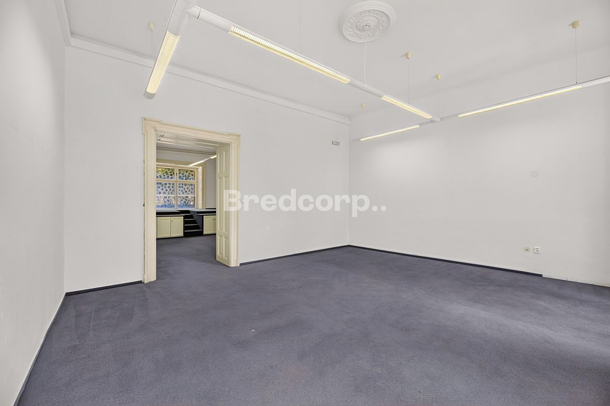 Pronájem kanceláře 240 m² – fotografie 4
