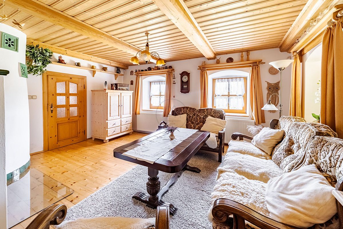 Prodej rodinného domu 303 m², pozemek 27142 m² – fotografie 5
