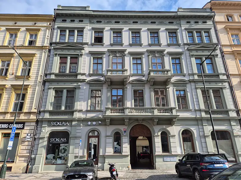Pronájem garážového stání 12 m², Praha – náhled fotky 1