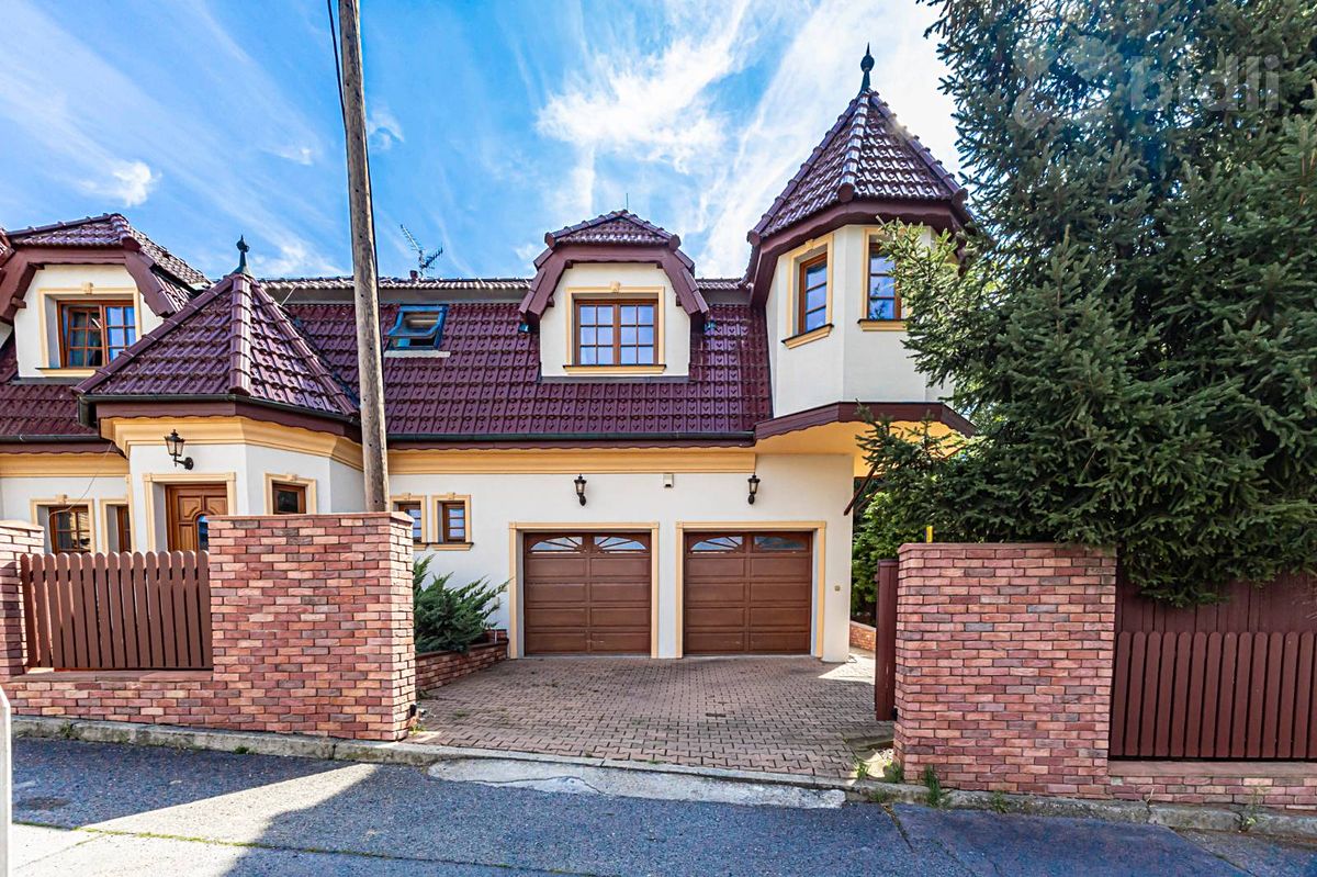 Prodej rodinného domu 267 m², pozemek 571 m²