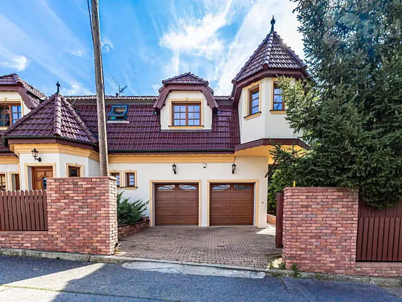 Prodej rodinného domu 267 m², pozemek 571 m², Praha – náhled fotky 1
