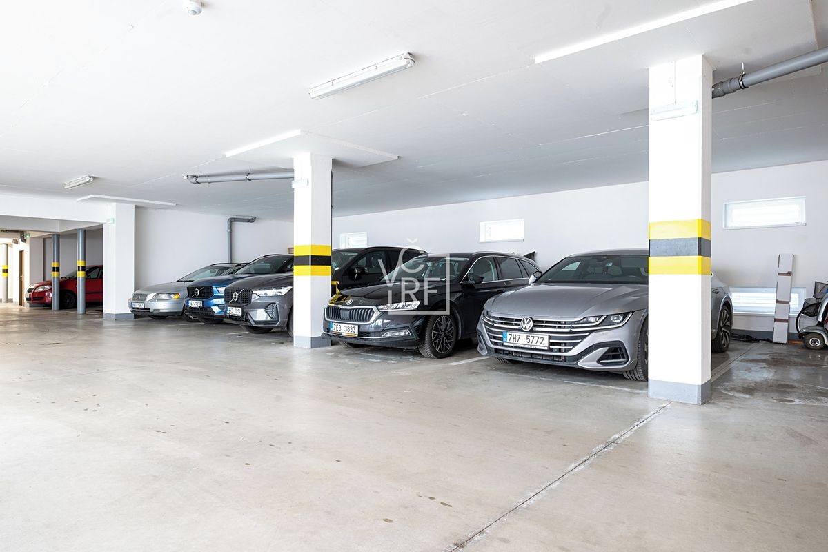 Prodej garážového stání 8 m² – fotografie 3