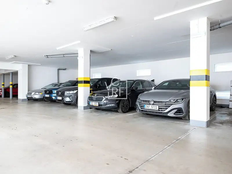 Prodej garážového stání 8 m², Hradec Králové – náhled fotky 3