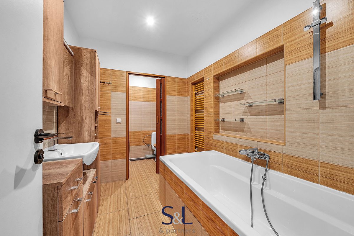 Prodej rodinného domu 427 m², pozemek 1863 m² – fotografie 2