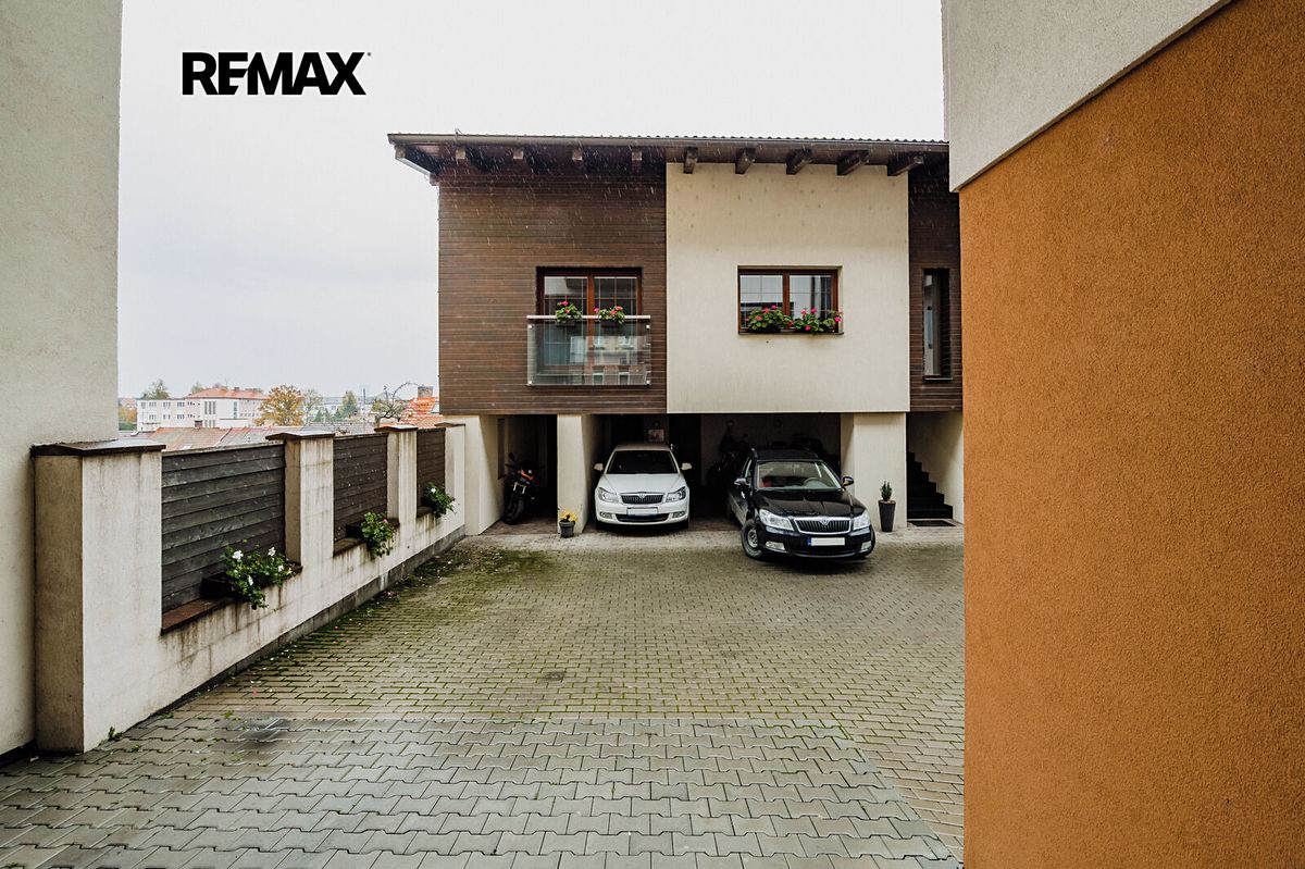 Prodej kanceláře 214 m² – fotografie 2