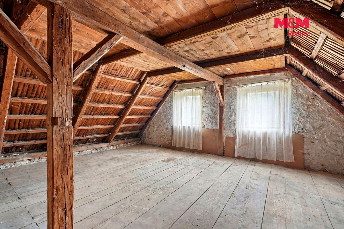 Prodej rodinného domu 188 m², pozemek 719 m² – fotografie 2