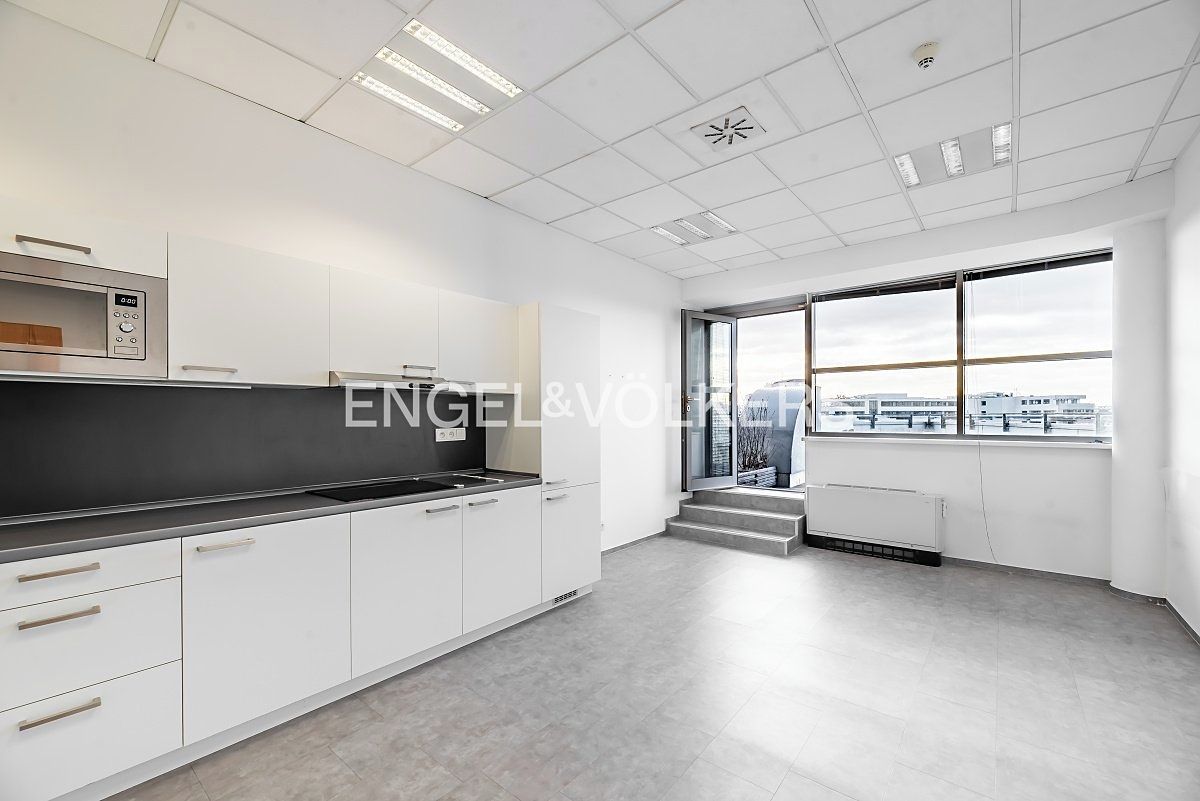 Pronájem kanceláře 504 m² – fotografie 2