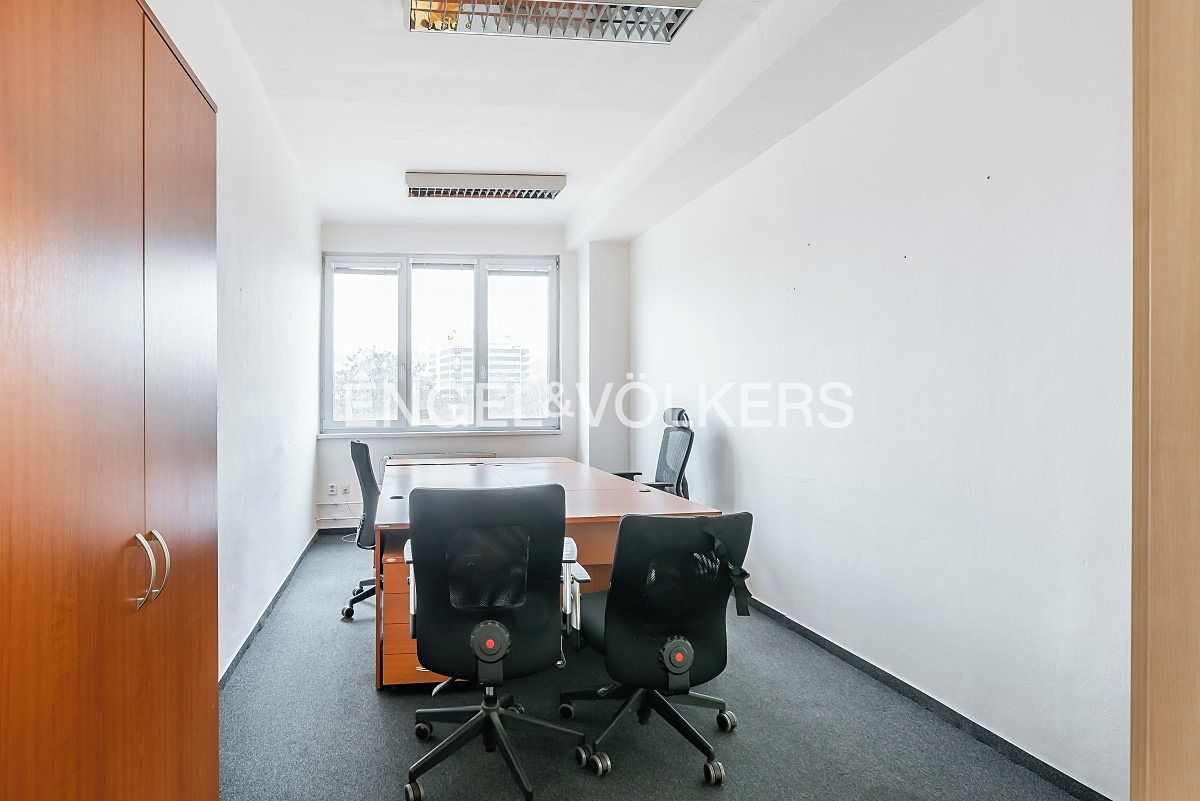 Pronájem kanceláře 241 m² – fotografie 3