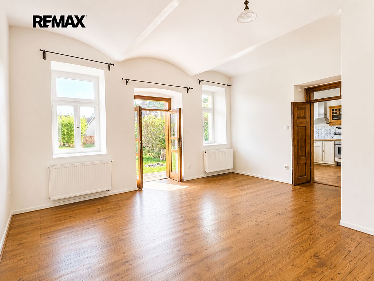 Prodej rodinného domu 231 m², pozemek 654 m² – fotografie 5