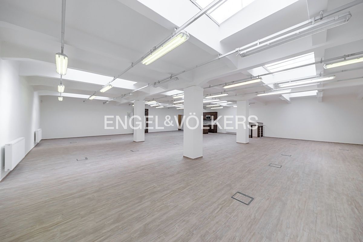 Pronájem kanceláře 333 m² – fotografie 3