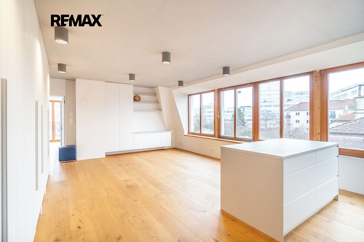 Pronájem bytu 5+kk 136 m² – fotografie 4
