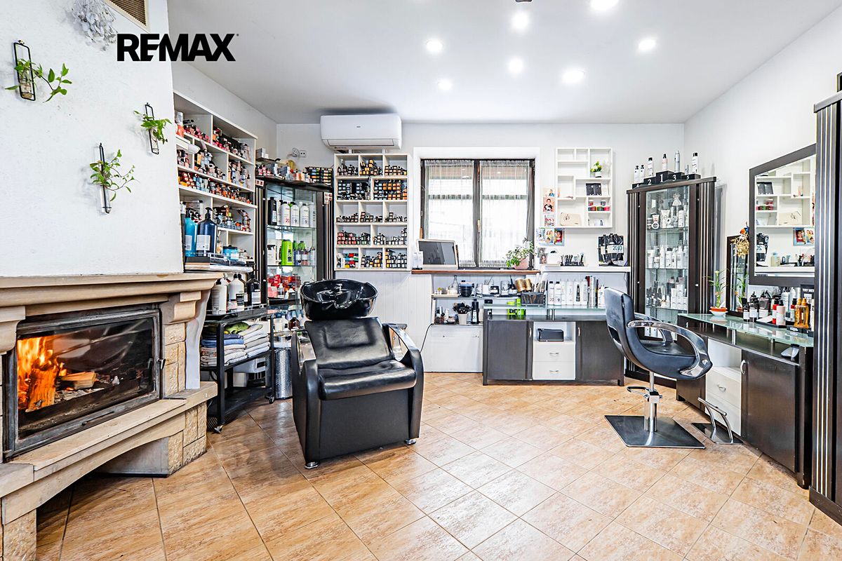 Prodej rodinného domu 300 m², pozemek 538 m² – fotografie 4