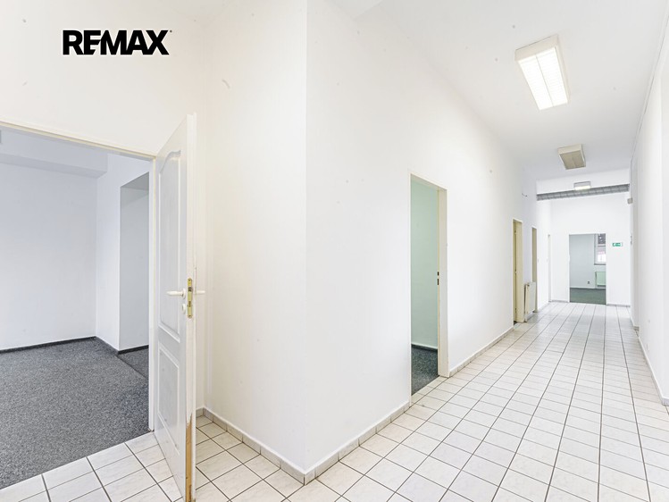 Pronájem komerčního prostoru, 2 043 m² (17 z 36)