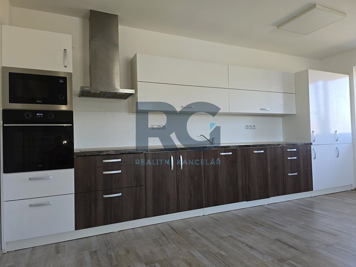 Pronájem bytu 3+kk 65 m² – fotografie 3