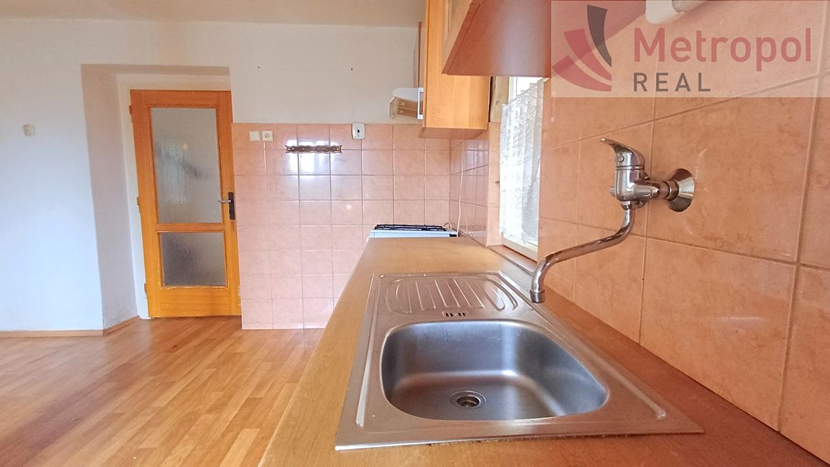 Prodej rodinného domu 255 m², pozemek 827 m² – fotografie 5